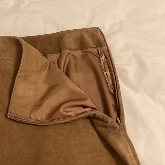 Suede skirt Ann Taylor - Picture 2 of 8